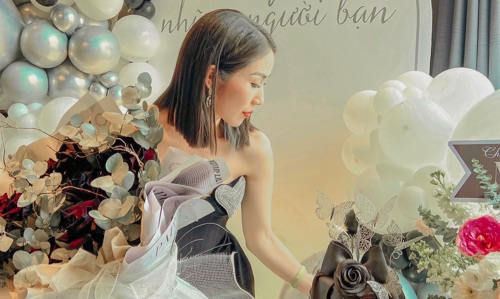 Phạm Thị Nga Cover Image